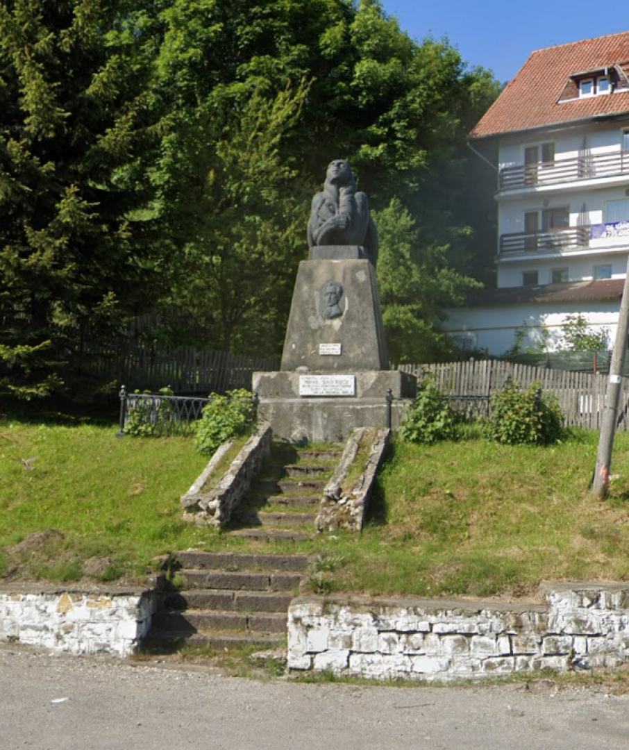 Monumentul dedicat poetului Mihail Săulescu